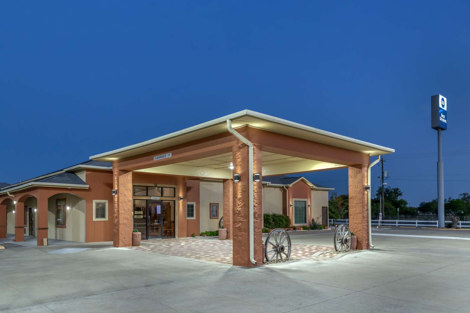Best Western Windwood Inn & Suites 2/36