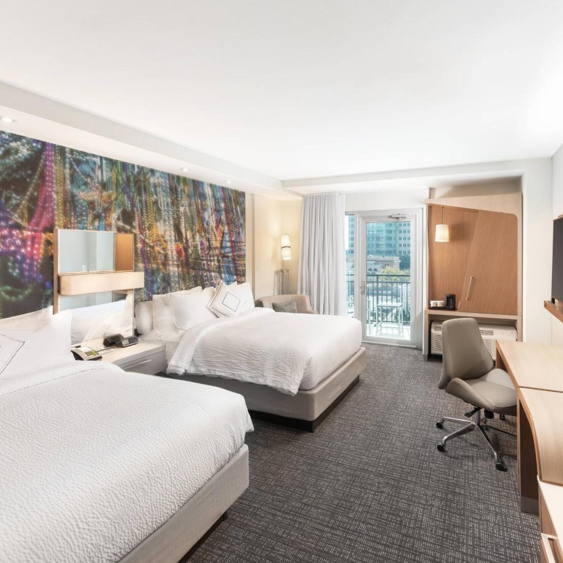 غرفة بسريرين كوين بشرفة، Courtyard By Marriott Baton Rouge Downtown 3/5