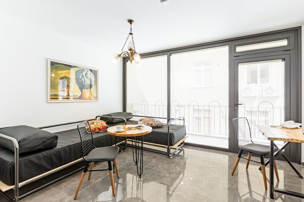 Villa Pera Suite Hotel 70/81