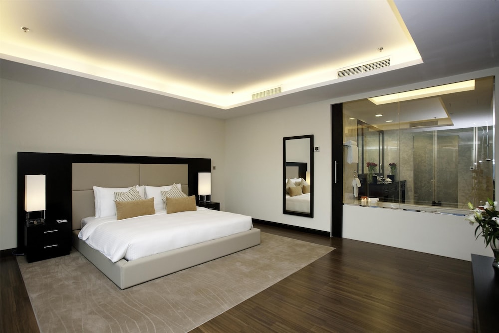 4 Bedrooms, Sky, Superior, Deluxe, Suite, 5 King Beds, City View