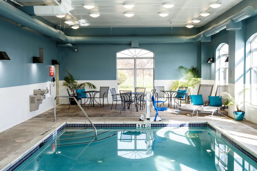 Country Inn & Suites by Radisson Harrisburg West PA 4/41