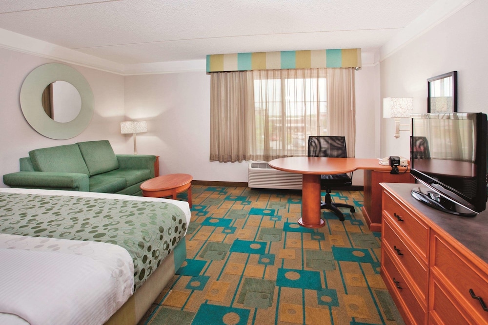La Quinta Inn Suites Winston Salem 31/64