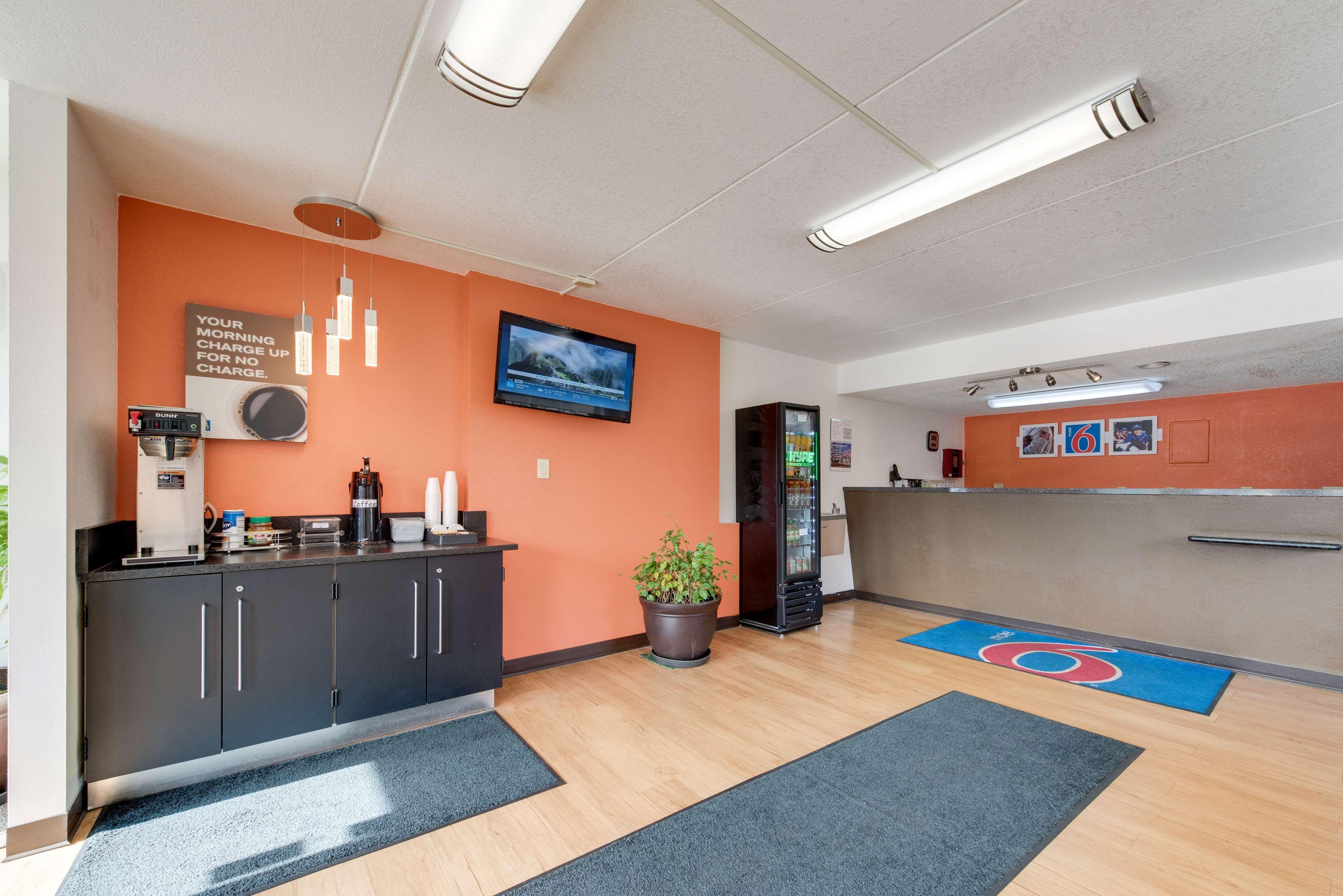 Lobby at Motel6 Kingston, TN, KINGSTON - TN