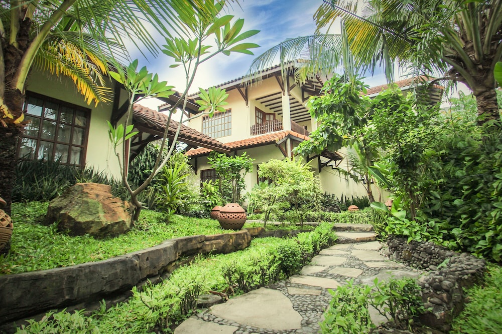 DUTA GARDEN HOTEL 50/58