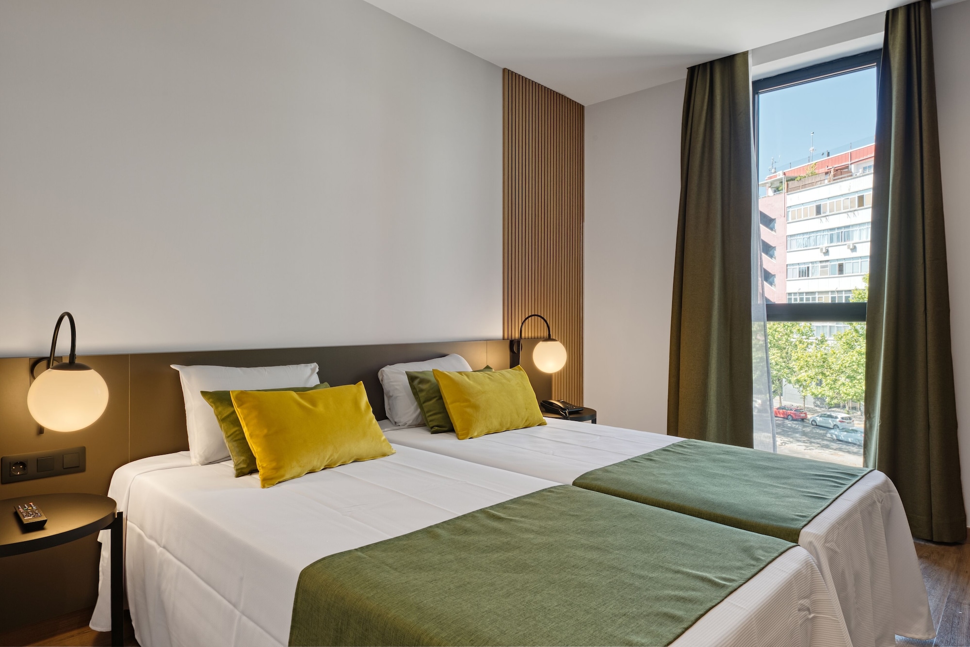 ROOM, TWIN BEDS