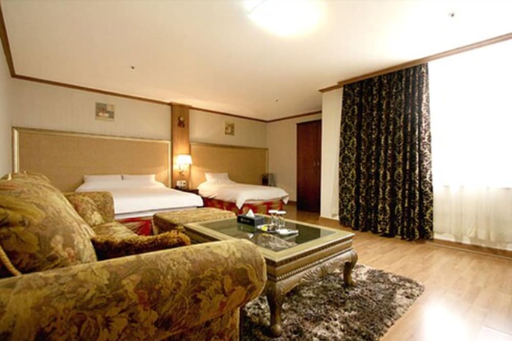 Olympic Hotel 6/49