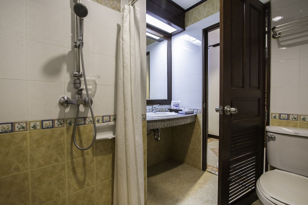 Crystal Hotel 45/46