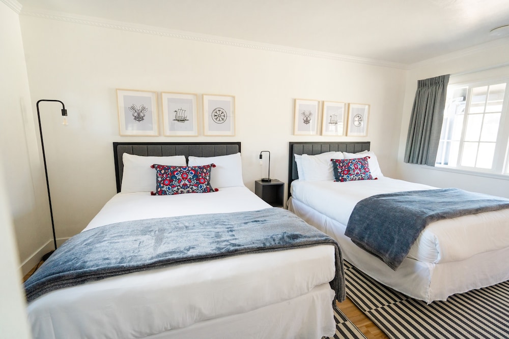Standard, 2 Queen Beds