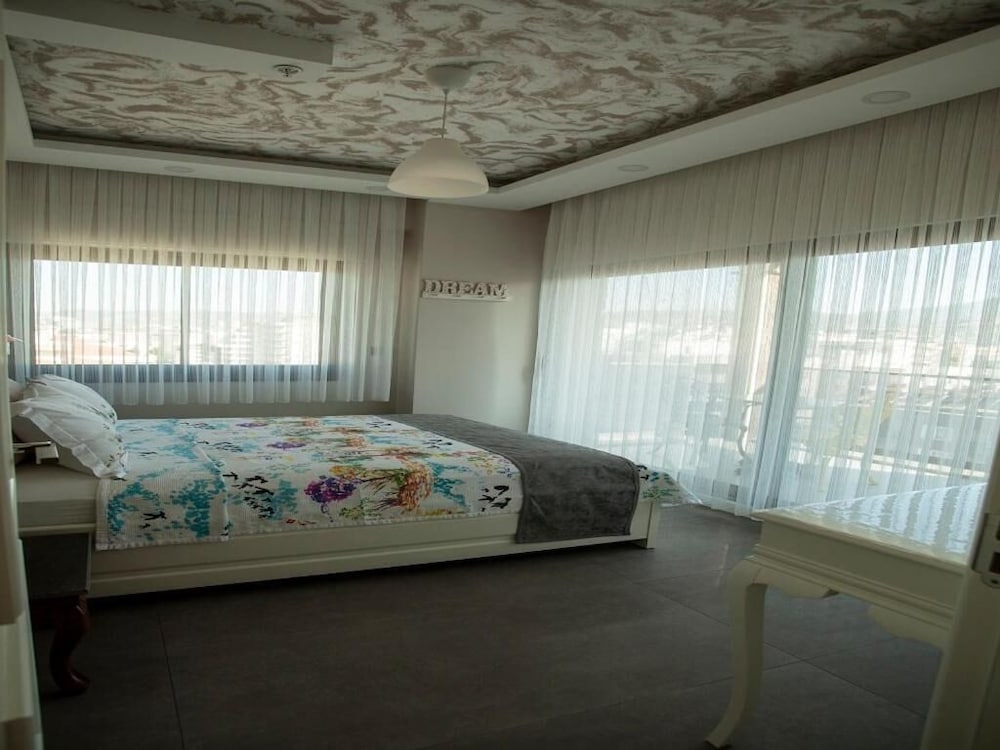 Lion Park Suits & Residence 16/40