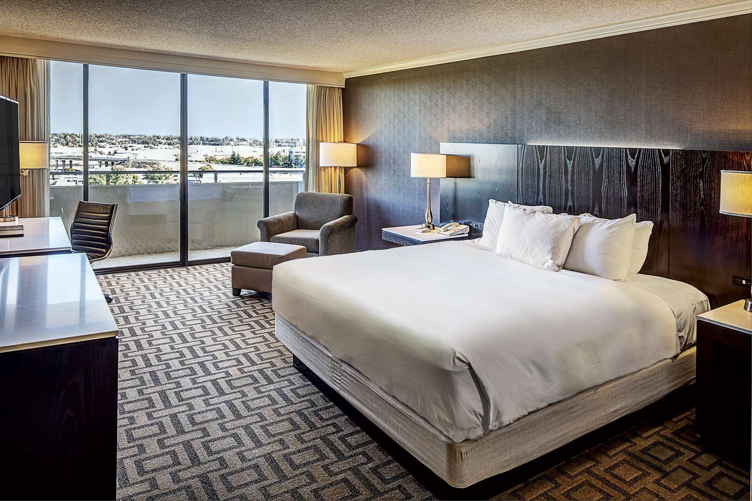 Room, King Bed, Bathtub, High Floor, Accessible