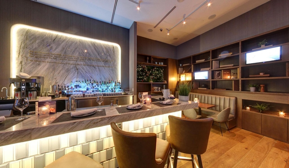 EXchange Hotel Vancouver 46/67