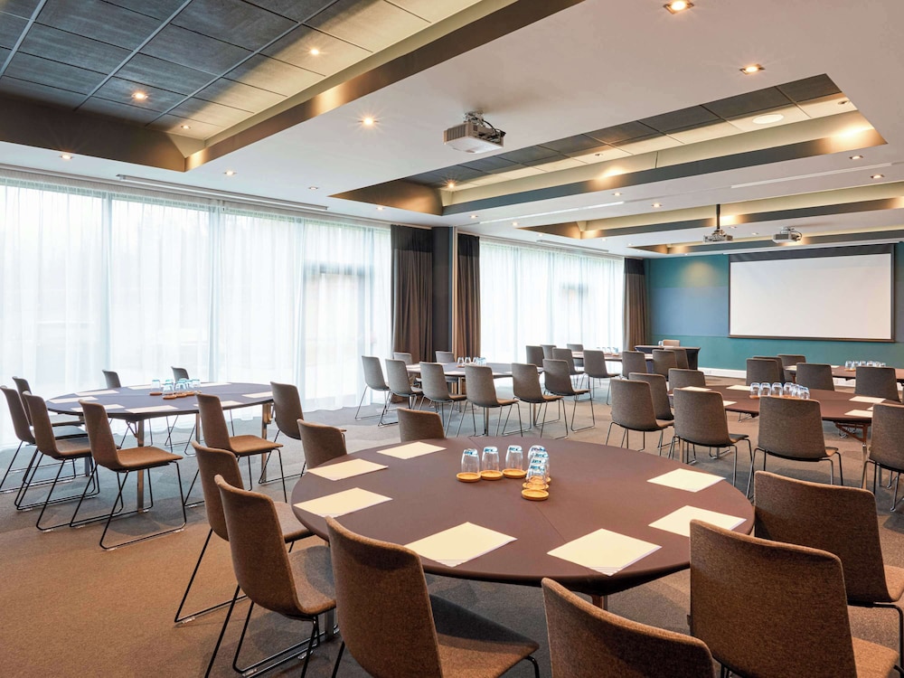 NOVOTEL EDINBURGH PARK 63/71