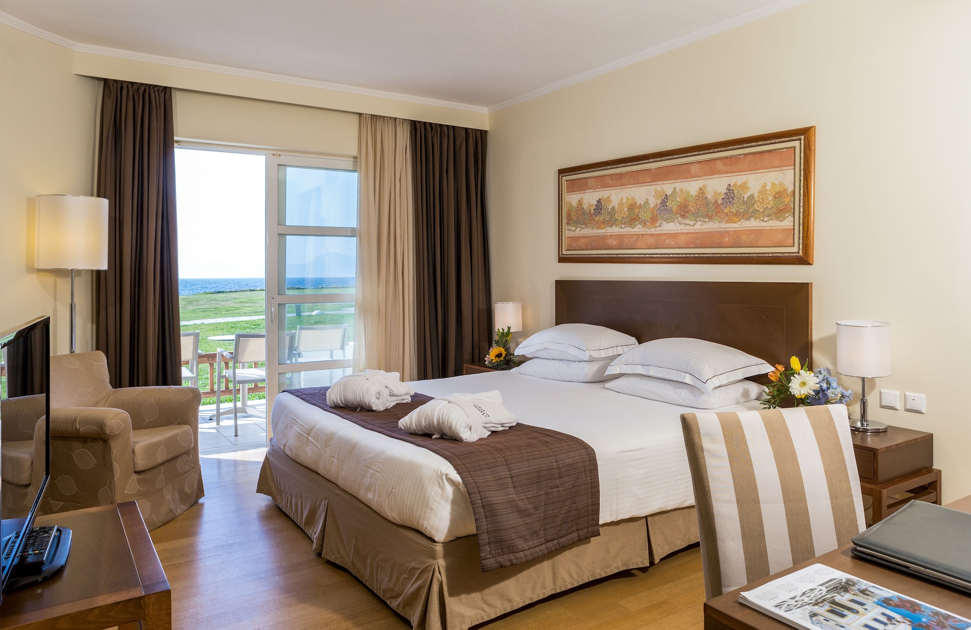 2 Bedrooms, Executive, Apartment, Twin Beds, Beach Front, Sofa