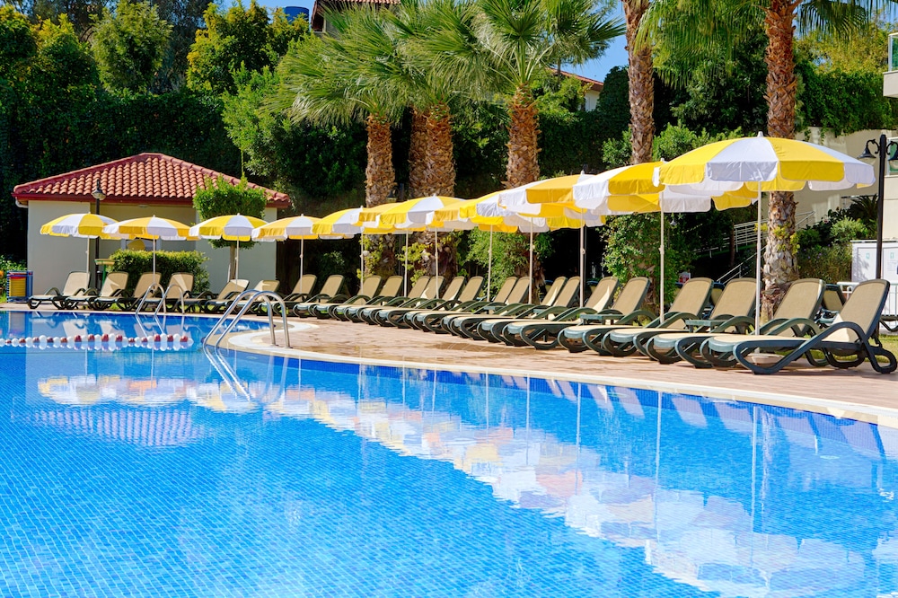 Gardenia Beach Hotel 24/28