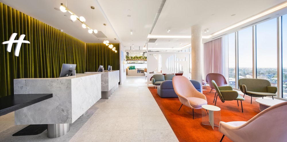 HOLIDAY INN WERRIBEE 6/75