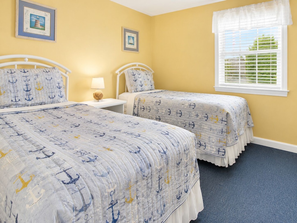 2 Bedrooms, Cottage, Queen and Twin Beds, 2 Bathrooms, Sofa