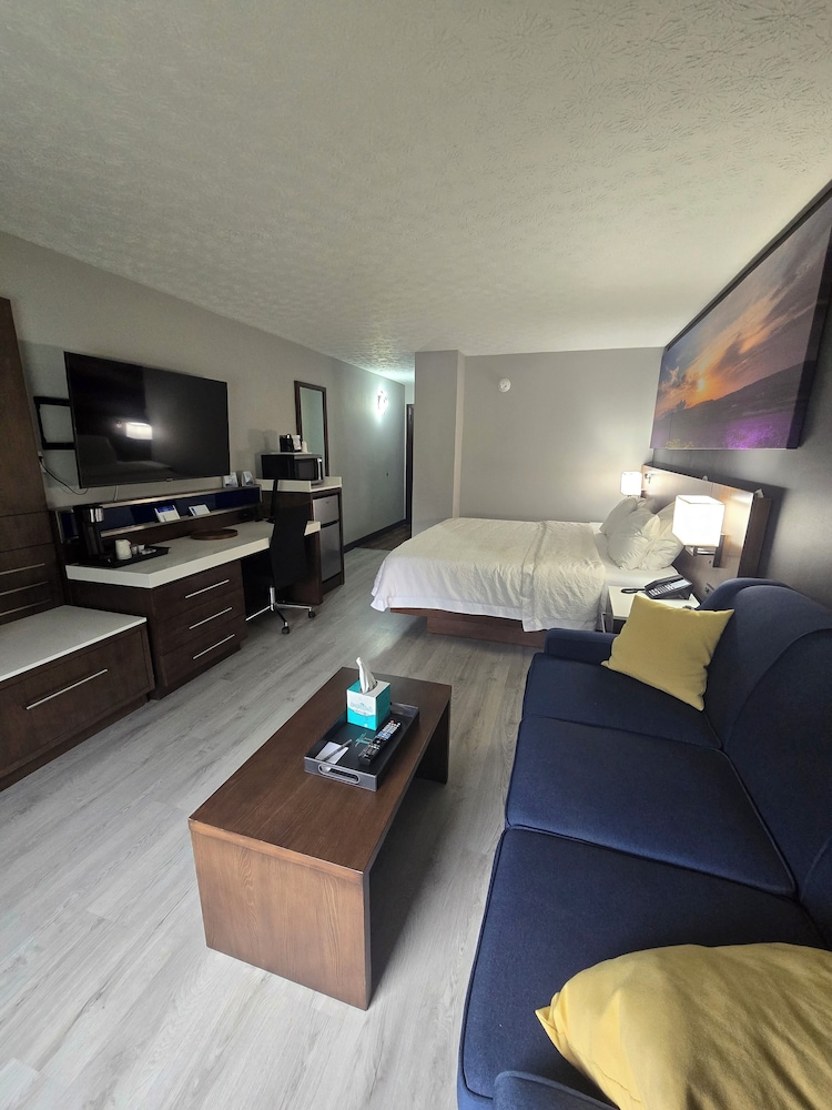 Luxor Inn & Suites 44/52