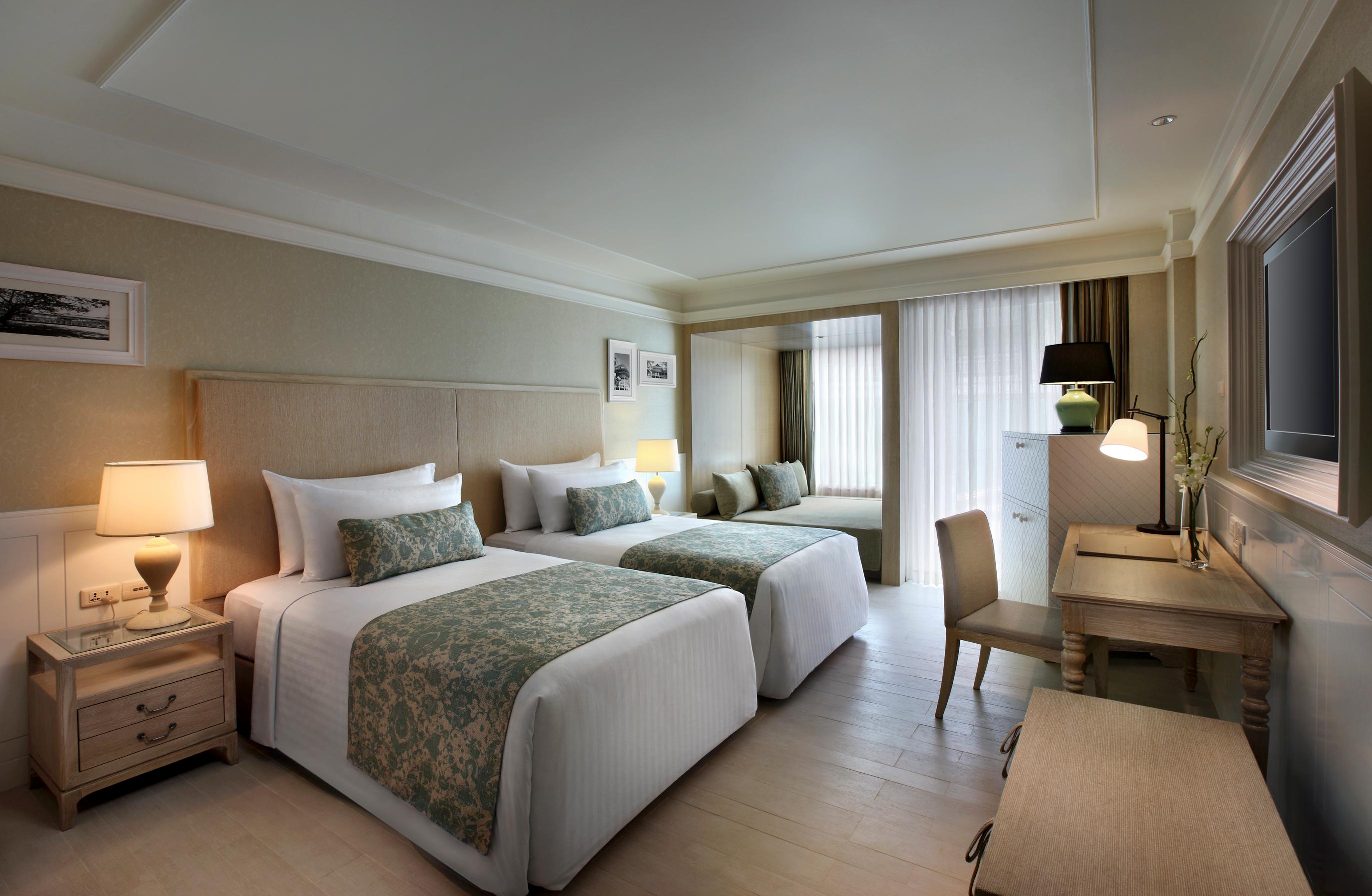 Deluxe, Twin Beds, Hill View