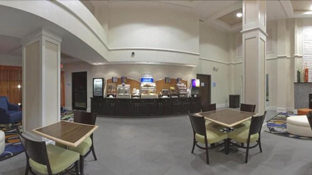 Holiday Inn Express Hotel And Suites Festus South St Louis 10/63