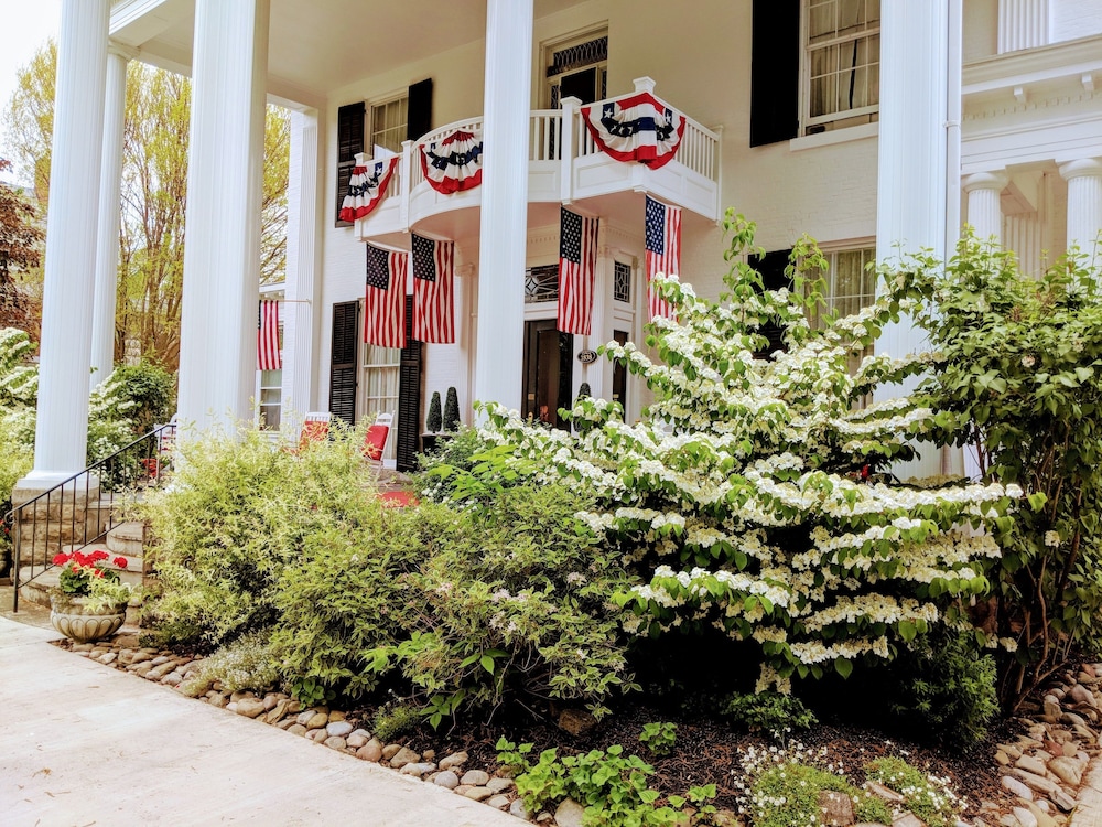 Allegiance Bed and Breakfast 38/44