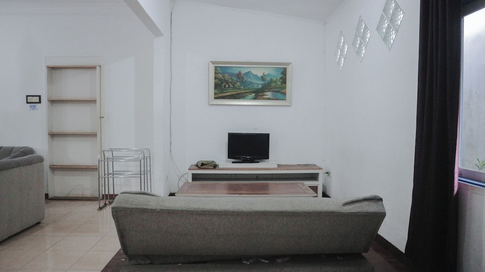 Aries Biru Hotel and Villa 37/49