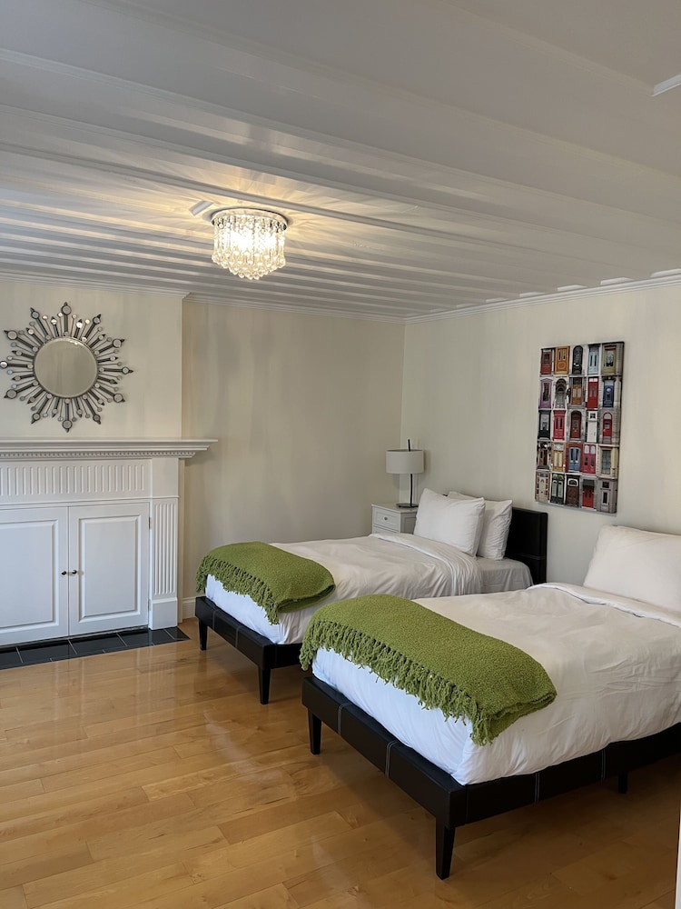 Acadia Hotel 14/39