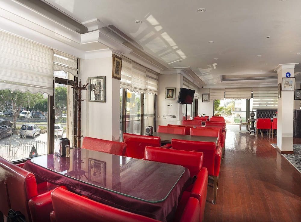 Temple Hotel 30/40