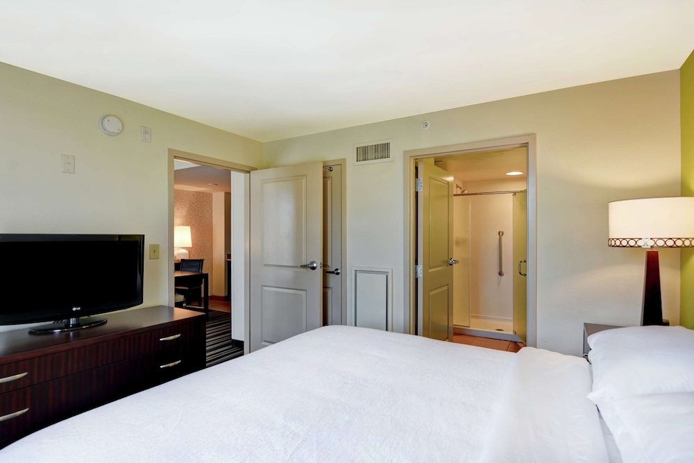 2 ROOMS, SUITE, KING BED