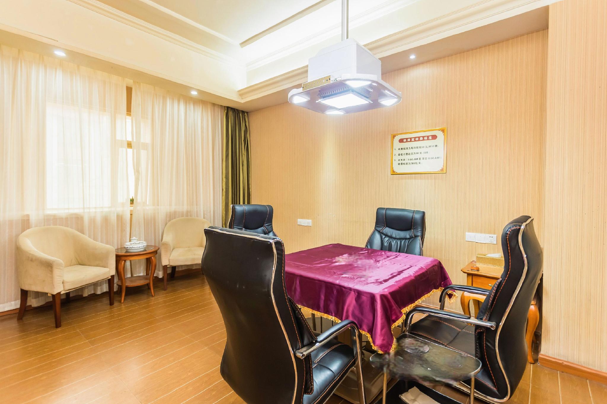Vienna Hotel (Shantou Chaoyang High-Speed Railway Station) 45/51
