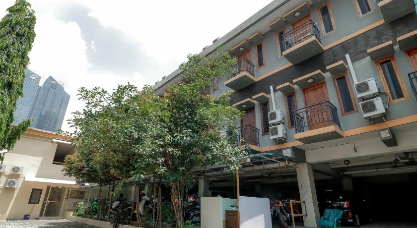 Reddoorz Plus Near Ciputra World Kuningan 2 2/50