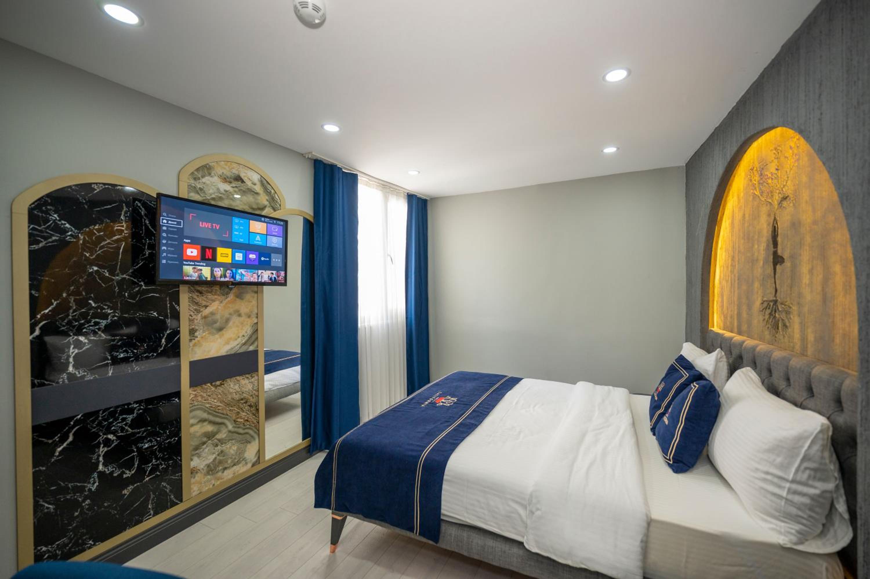 Standard, Double Bed, Courtyard View