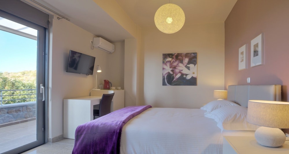 Marini Luxury Apartments And Suites 28/75