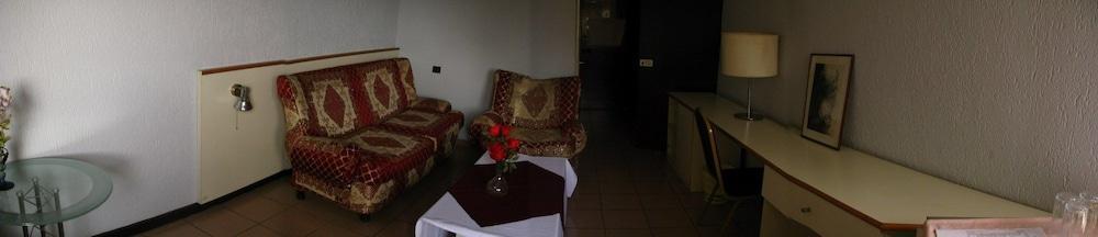 Ayaba Hotel 4/19