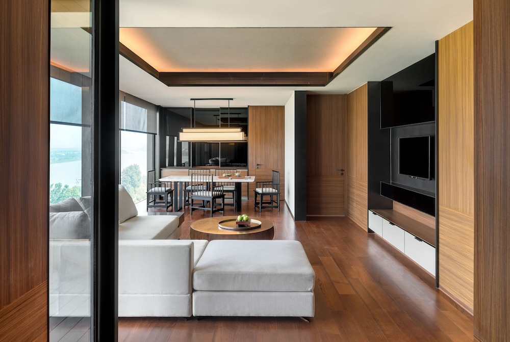 The Lalu Nanjing 16/41