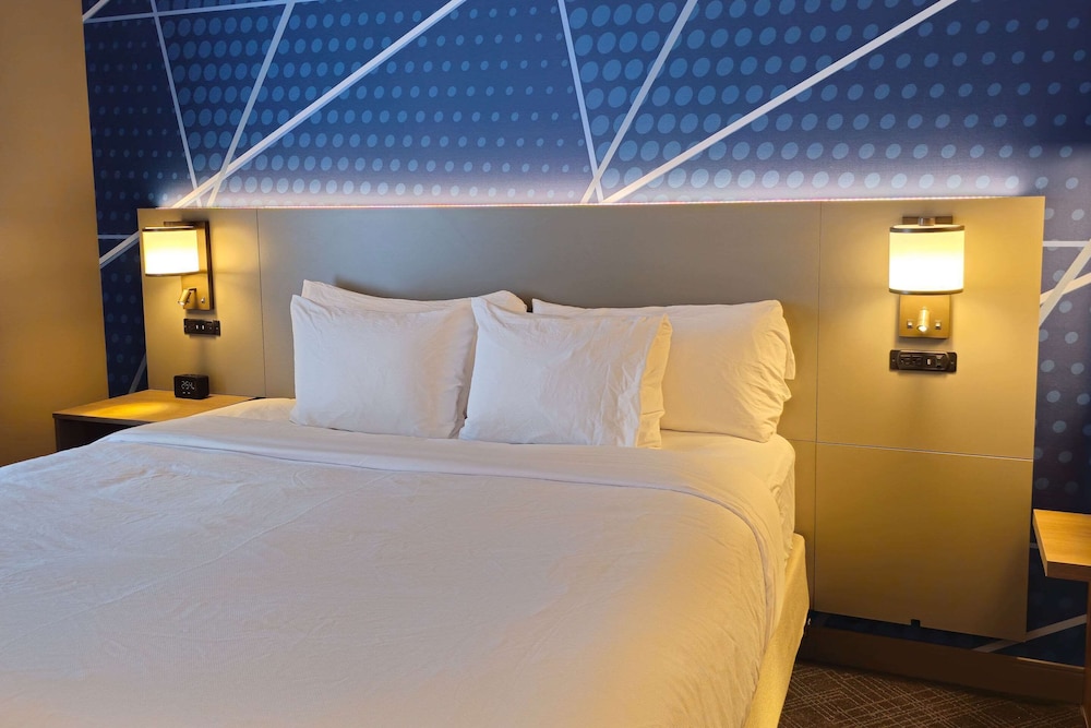 غرفة قياسية بسرير كينج، Comfort Inn & Suites at Sanford Sports Complex 2/8