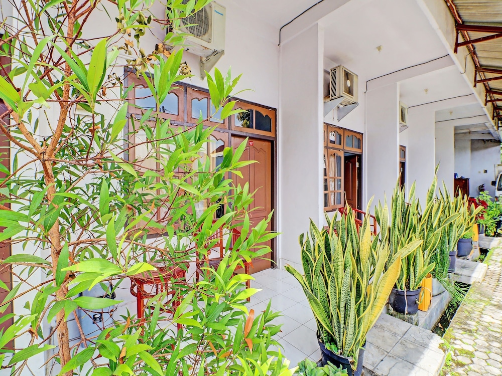 Super OYO 1356 Gusti Residence 40/46