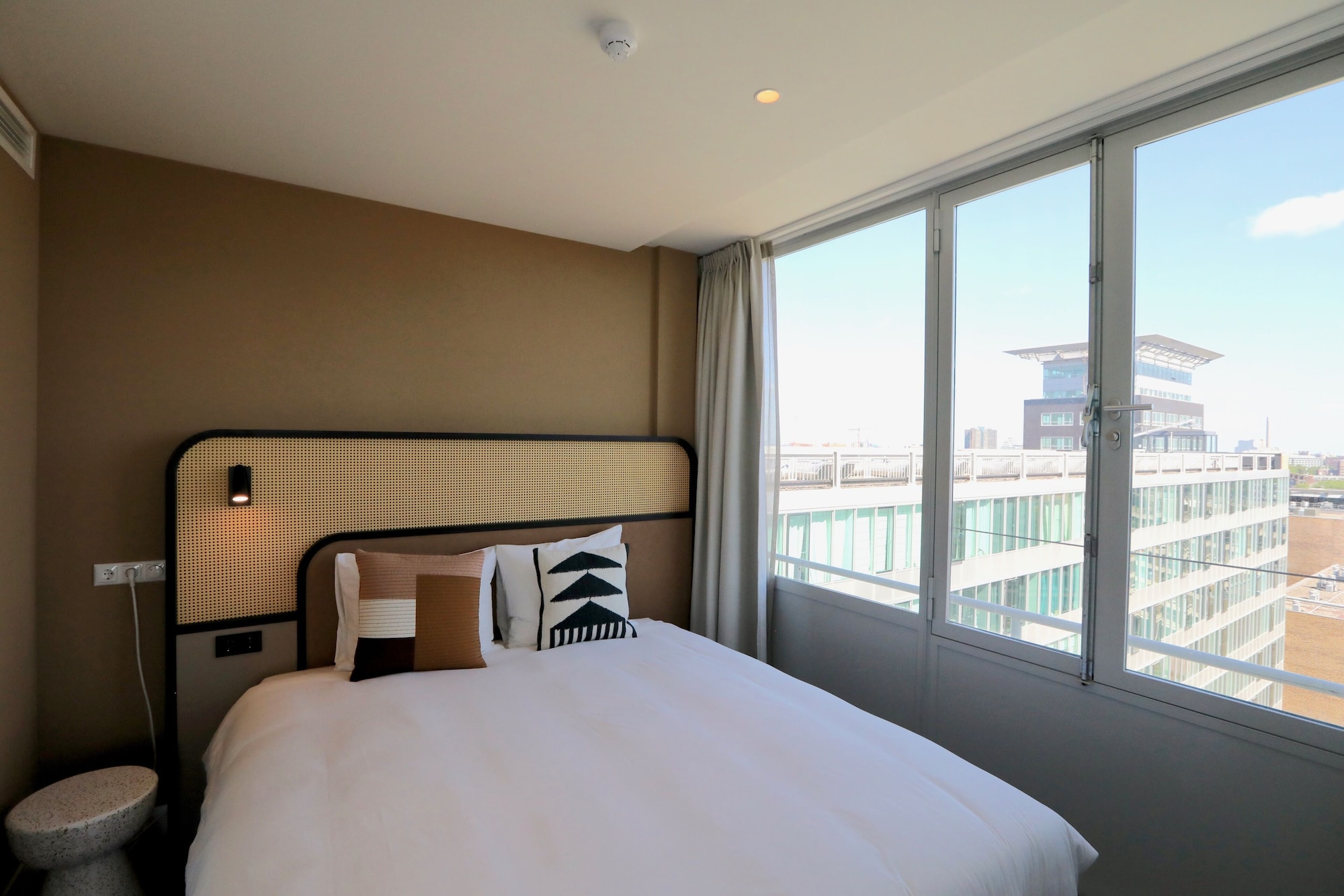 3 BEDROOMS, APARTMENT