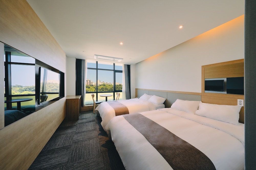 FAMILY, QUADRUPLE, 2 DOUBLE BEDS, ACCESSIBLE