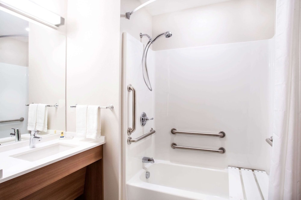 Microtel Inn and Suites By Wyndham Naples Vernal 50/50