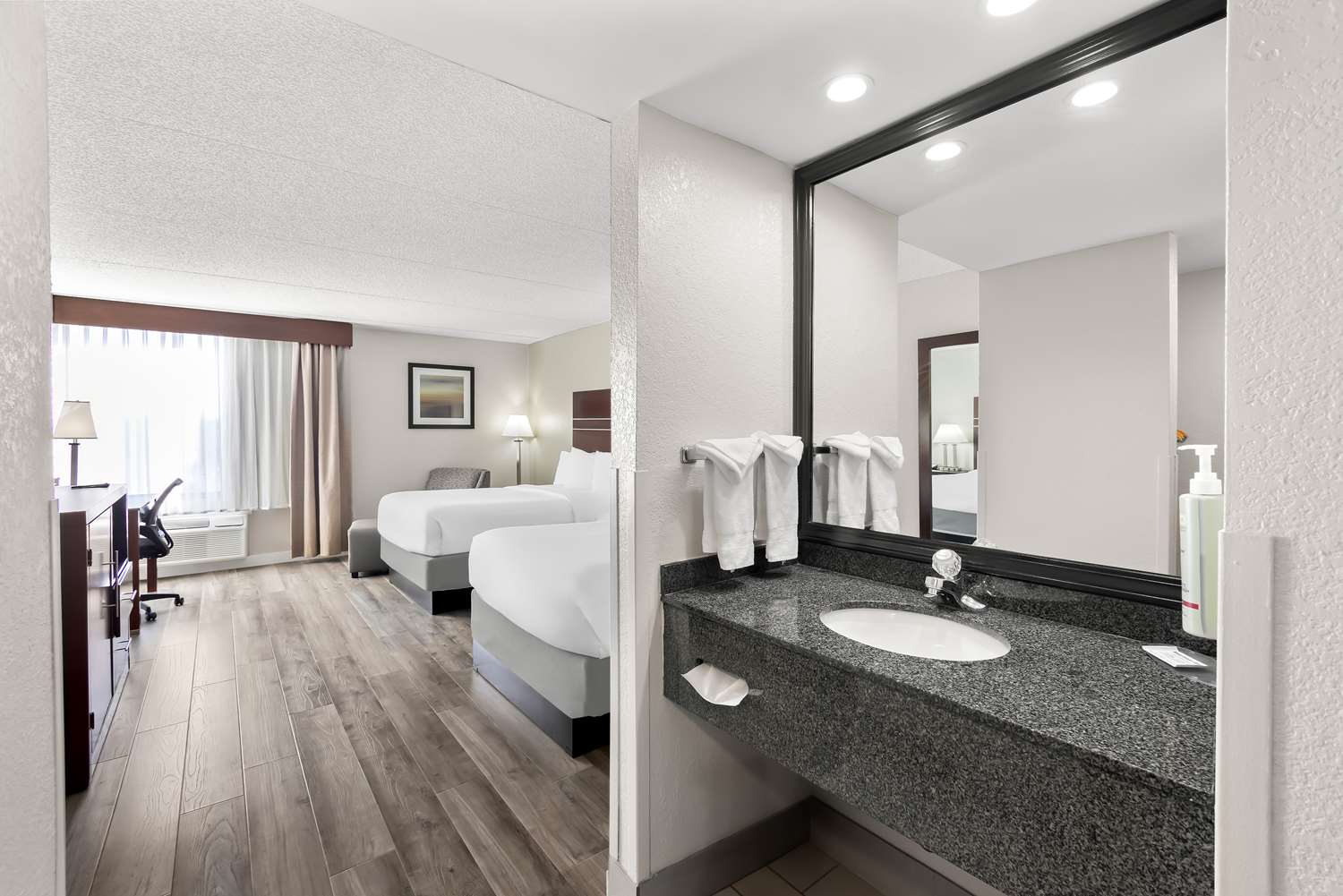 Best Western Luxbury Inn Fort Wayne 12/12