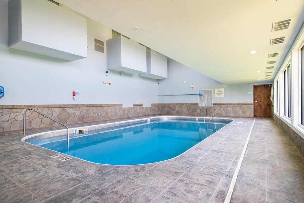 Holiday Inn Express Hotel Suites Bedford 34/53