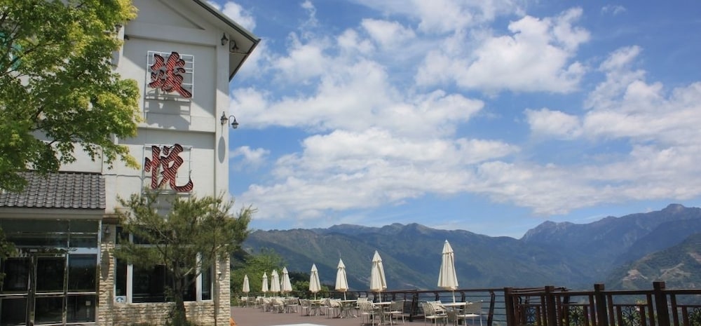 Jun Yue Hanging Garden Resort 8/29