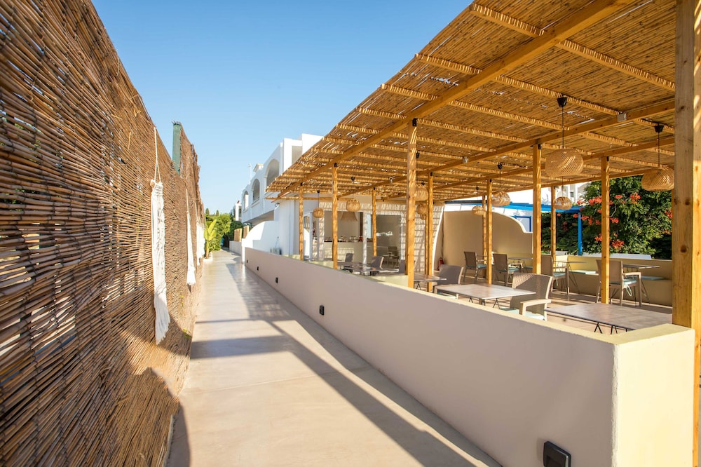 Atma Beach Rooms & Suites 23/27