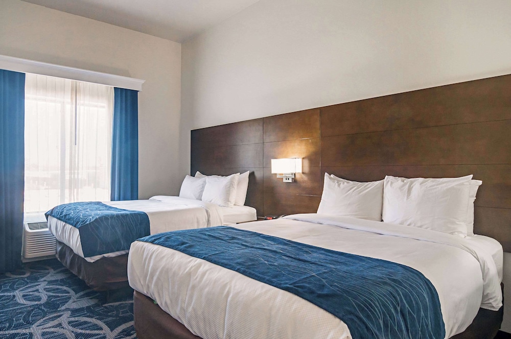Upgrade, Suite, 2 Queen Beds, Sofa, Accessible