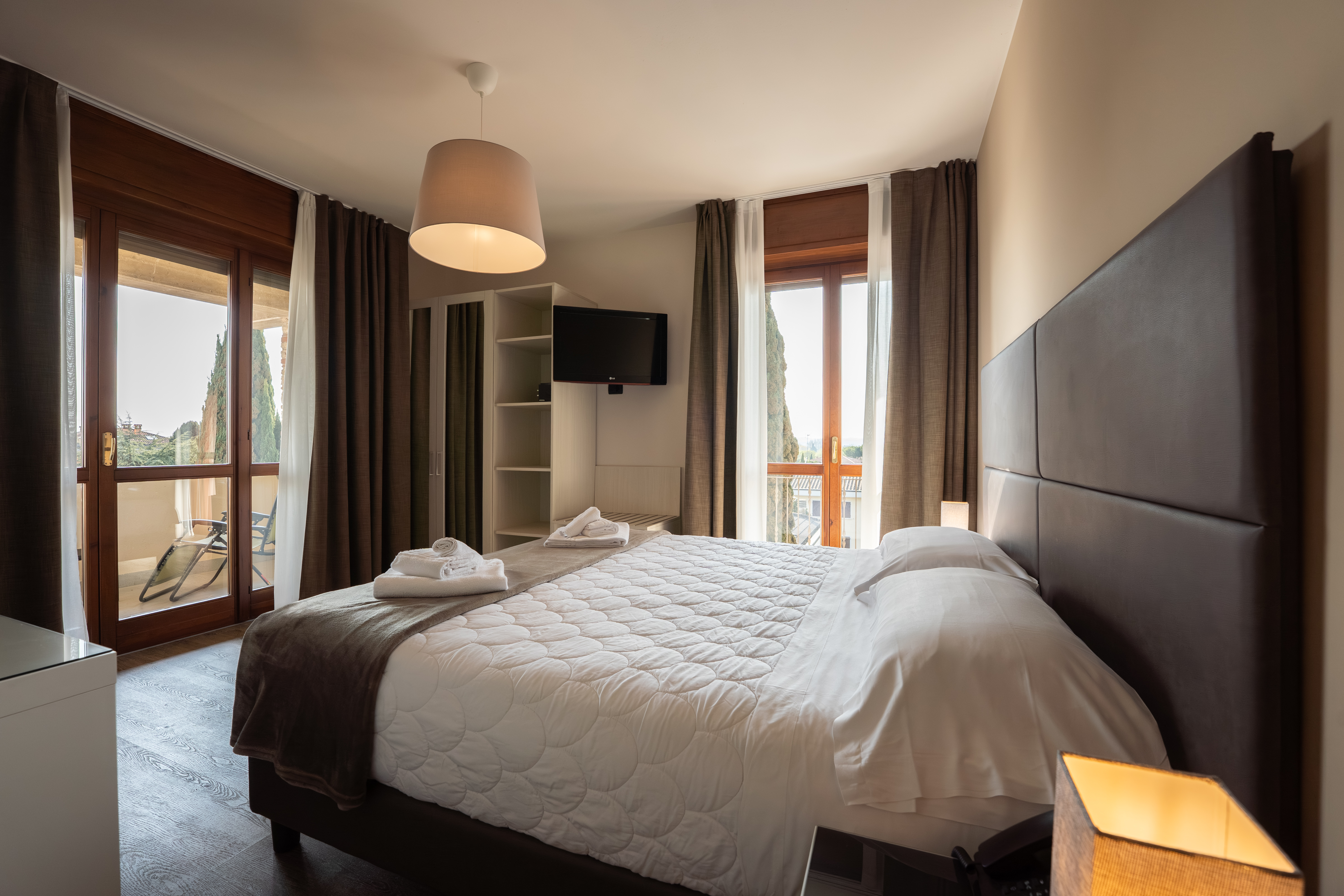 جناح فاخر، Hotel Gardenia 4/10