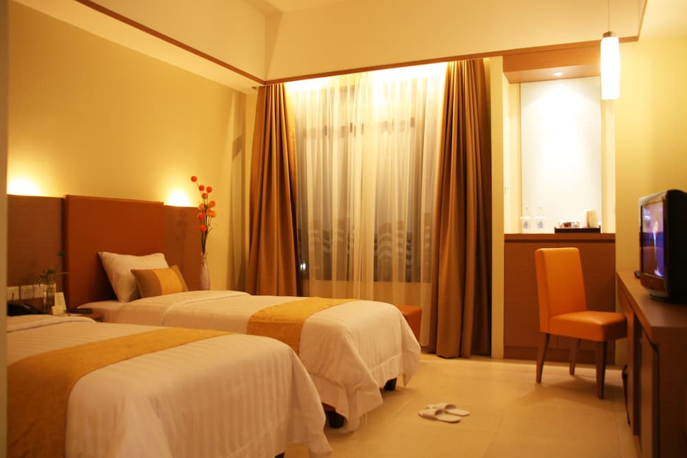 GRAND PASUNDAN CONVENTION HOTEL 8/65