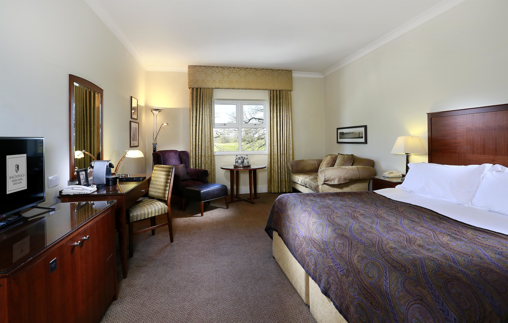 SUPERIOR, DELUXE, KING BED