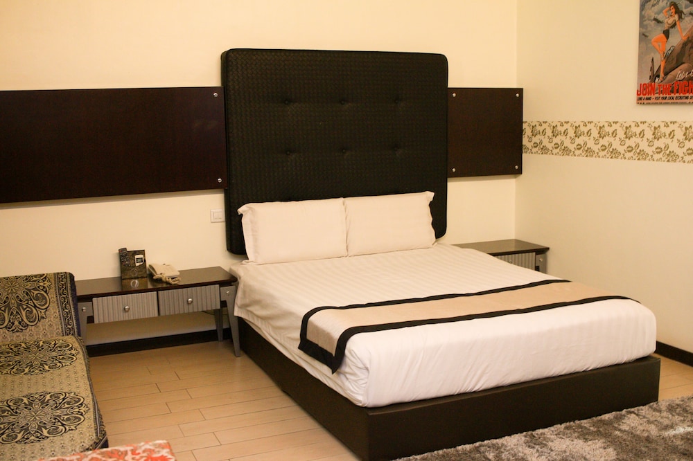 City, Queen Bed