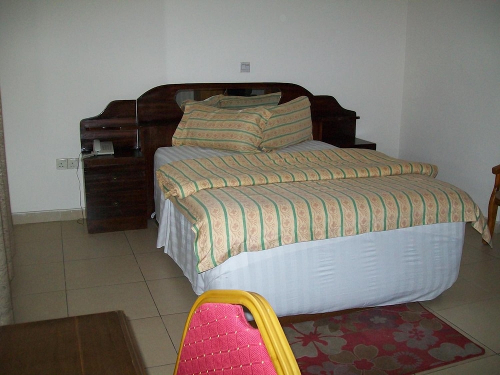 Ampomaah Hotel 14/45