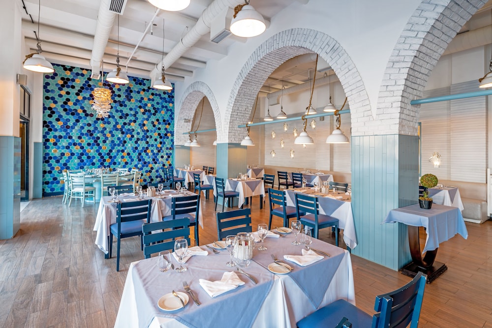 restaurant cafeteria